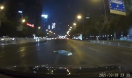 晚上一个人看的视频,一场心灵之旅的观影感悟